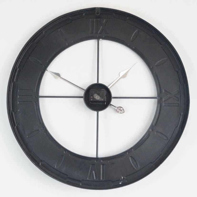 Roman Number Wall Clock Idoor Hanger Black Fashionable Living Room Metal Clock 